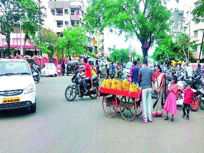  The shape of the vehicle in Sarthaknagar Chowk | सार्थकनगर चौकाला वाहनथांब्याचे स्वरूप