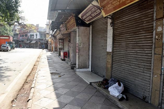 15 days public curfew in Peth taluka from tonight | पेठ तालुक्यात आज रात्रीपासून १५ दिवसांचा जनता कर्फ्यु 15 days public curfew in Peth taluka from tonight | पेठ तालुक्यात आज रात्रीपासून १५ दिवसांचा जनता कर्फ्यु