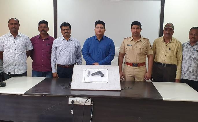 Attempts to destroy the nets of pistol dealers | पिस्तूल विक्रेत्यांचे जाळे उद्ध्वस्त करण्याचा प्रयत्न Attempts to destroy the nets of pistol dealers | पिस्तूल विक्रेत्यांचे जाळे उद्ध्वस्त करण्याचा प्रयत्न