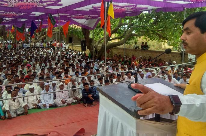 The use of Muslims by Congress only - Hussein | कॉंग्रेसकडून मुस्लिमांचा वापर मतांसाठीच- हुसैन The use of Muslims by Congress only - Hussein | कॉंग्रेसकडून मुस्लिमांचा वापर मतांसाठीच- हुसैन