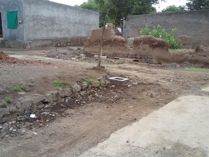 Groundwater becomes underground | जोरणच्या गटारी झाल्या भूमिगत