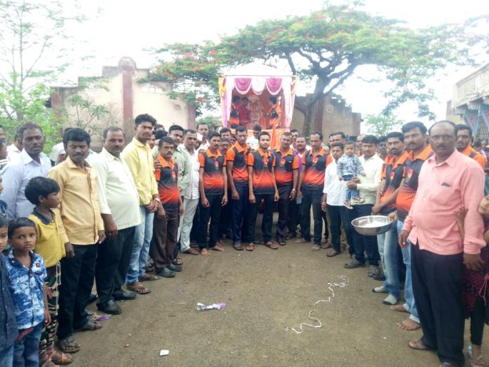 Departure of Dindi from Kharde to Shirdi | खर्डे ते शिर्डी पायी दिंडीचे प्रस्थान