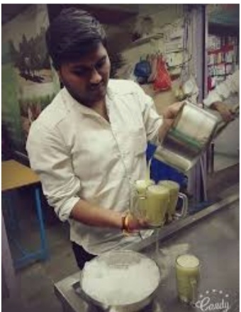 Demand for soft drinks due to increased heat wave | उन्हाचा तडाका वाढल्याने शीतपेयाला मागणी