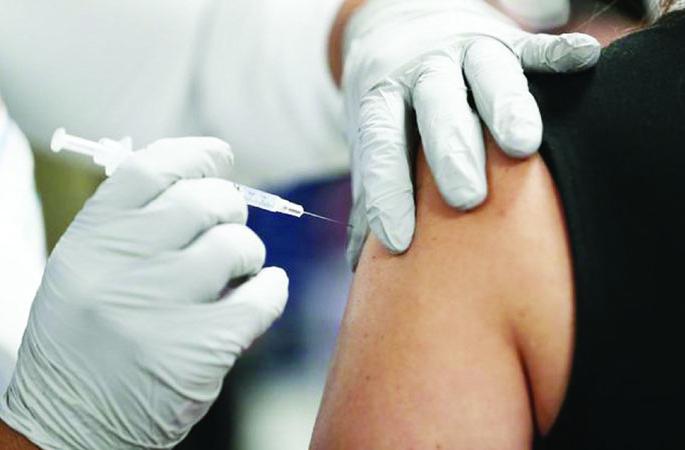 Devgaon Health Center crosses the 3,000 stage of vaccination | देवगाव आरोग्य केंद्रात लसीकरणाचा तीन हजारांचा टप्पा पार Devgaon Health Center crosses the 3,000 stage of vaccination | देवगाव आरोग्य केंद्रात लसीकरणाचा तीन हजारांचा टप्पा पार