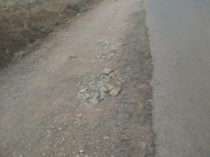 Dabhadri - Camp road awaiting demolition | दाभाडी- कॅम्प रस्ता डांबरीकरणाच्या प्रतीक्षेत Dabhadri - Camp road awaiting demolition | दाभाडी- कॅम्प रस्ता डांबरीकरणाच्या प्रतीक्षेत