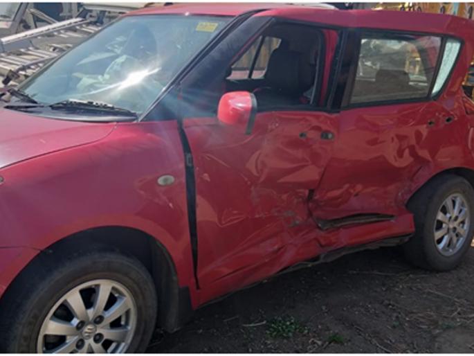 Chandwadian Ambulance swift car killed, five injured | चांदवडनजिक अॅम्ब्लुन्सची स्वीफ्ट कारला धडक एक ठार ,पाच जखमी Chandwadian Ambulance swift car killed, five injured | चांदवडनजिक अॅम्ब्लुन्सची स्वीफ्ट कारला धडक एक ठार ,पाच जखमी