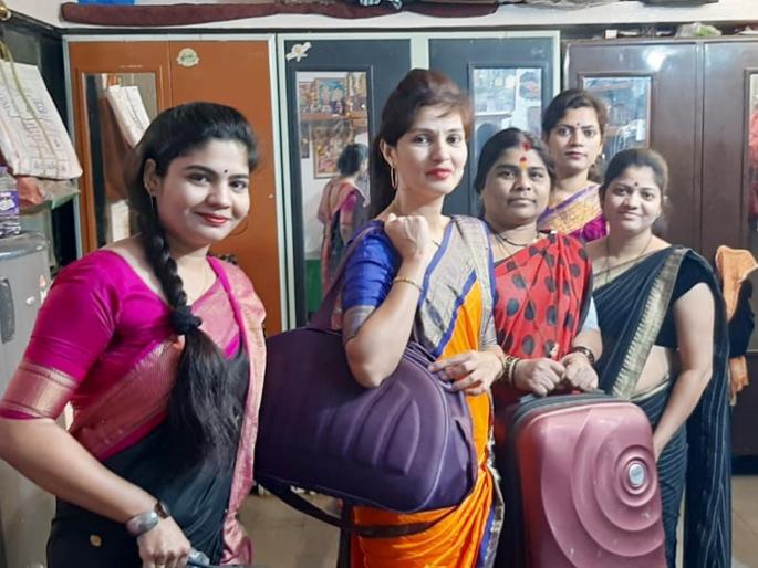 The artist from the Lokanatya Kala Kendra also got involved with the horror of Corona | कोरोनाच्या धास्तीने लोकनाट्य कला केंद्रातील कलाकारही आपापल्या गावी The artist from the Lokanatya Kala Kendra also got involved with the horror of Corona | कोरोनाच्या धास्तीने लोकनाट्य कला केंद्रातील कलाकारही आपापल्या गावी