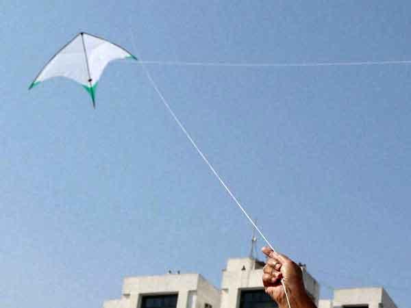 dantaopacaaraasaathai-gaelaa-kaana-kaapauuna-alaa | दंतोपचारासाठी गेला; कान कापून आला! dantaopacaaraasaathai-gaelaa-kaana-kaapauuna-alaa | दंतोपचारासाठी गेला; कान कापून आला!