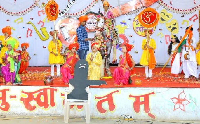 School students' artwork in Taloda | तळोद्यात शालेय विद्यार्थ्यांच्या कलाविष्कार School students' artwork in Taloda | तळोद्यात शालेय विद्यार्थ्यांच्या कलाविष्कार