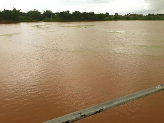 Due to the continuous flow of water in the entire district | संततधारेमुळे जिल्हाभरात पाणीच पाणी