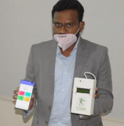 An app and insect explaining the symptoms of corona created by a youth from Nandurbar | नंदुरबारच्या युवकाने तयार केले कोरोनाची लक्षणे सांगणारे अॅप व कीट An app and insect explaining the symptoms of corona created by a youth from Nandurbar | नंदुरबारच्या युवकाने तयार केले कोरोनाची लक्षणे सांगणारे अॅप व कीट