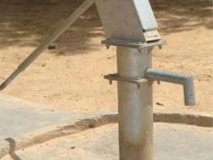 Coupons were excavated but not fitted | कुपनलिका खोदून ठेवल्या पण हातपंपच बसविले नाही Coupons were excavated but not fitted | कुपनलिका खोदून ठेवल्या पण हातपंपच बसविले नाही