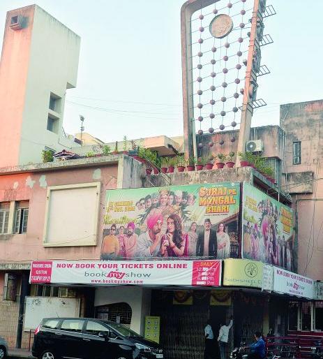 Cinemas unlocked, audiences out of reach | सिनेमागृहे ‘अनलॉक’, प्रेक्षक ‘आऊट ऑफ रिच’ Cinemas unlocked, audiences out of reach | सिनेमागृहे ‘अनलॉक’, प्रेक्षक ‘आऊट ऑफ रिच’