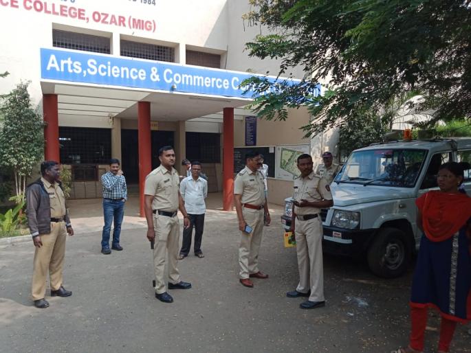 Ozar police action on roadroms | ओझर पोलिसांची रोडरोमियोंवर कारवाई Ozar police action on roadroms | ओझर पोलिसांची रोडरोमियोंवर कारवाई