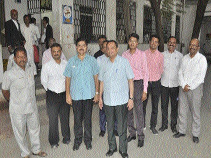 Pradeep Raisoni, Chaudhary and six others bail | प्रदीप रायसोनी, चौधरींसह सहा जणांना जामीन Pradeep Raisoni, Chaudhary and six others bail | प्रदीप रायसोनी, चौधरींसह सहा जणांना जामीन