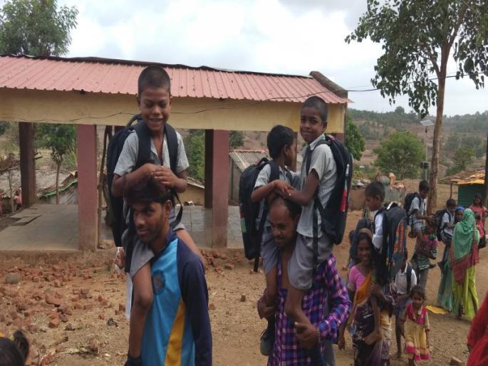 Gajabjali knowledge filled with the school admissions | शाळा प्रवेशोत्सवाने गजबजली ज्ञानमंदिरे Gajabjali knowledge filled with the school admissions | शाळा प्रवेशोत्सवाने गजबजली ज्ञानमंदिरे