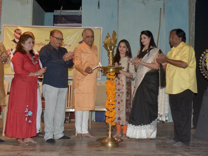 The need to increase funding for theatrical presentation | नाट्य सादरीकरणाचा निधी वाढविण्याची गरज The need to increase funding for theatrical presentation | नाट्य सादरीकरणाचा निधी वाढविण्याची गरज