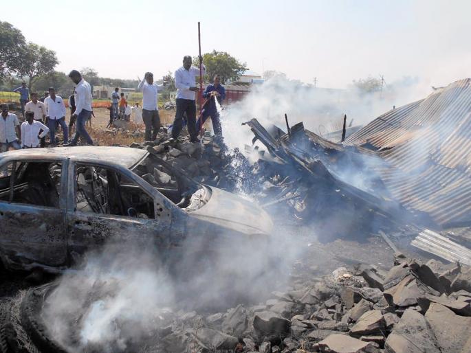 Deolali Camp | देवळाली कॅम्पला गुदामाला आग Deolali Camp | देवळाली कॅम्पला गुदामाला आग