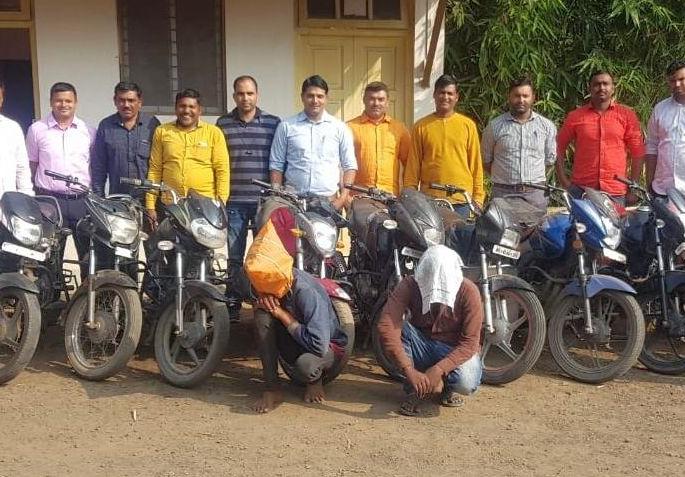 Dozens of bicycles seized from two thieves | दोघा चोरट्यांकडून डझनभर दुचाकी जप्त