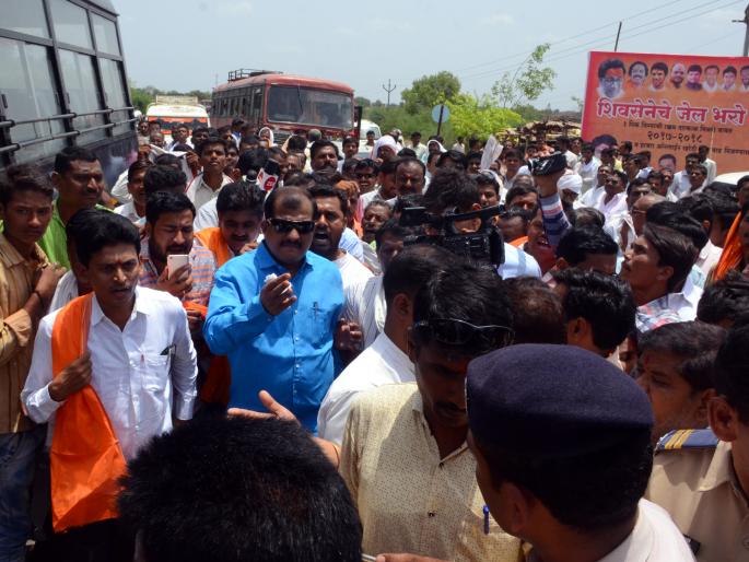 Parbhani: Shivsainik's prison in the district | परभणी : जिल्हाभरात शिवसैनिकांचे जेल भरो