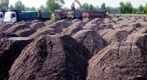 Villagers in Parbhani city get help from villagers | परभणी शहरातील घरकुल लाभार्थ्यांना मिळेना वाळू