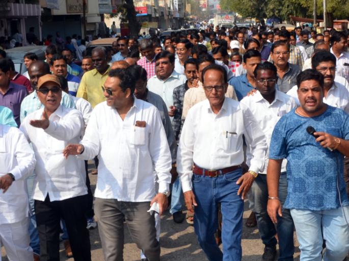 Manpower Front of Parbhani Viet | परभणीत व्यापाºयांचा मनपावर मोर्चा Manpower Front of Parbhani Viet | परभणीत व्यापाºयांचा मनपावर मोर्चा