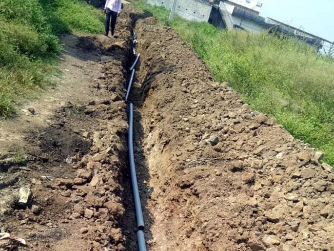 Parbhani: The villagers have shut down the water supply scheme | परभणी : ग्रामस्थांनी बंद पाडले पाणीपुरवठा योजनेचे काम Parbhani: The villagers have shut down the water supply scheme | परभणी : ग्रामस्थांनी बंद पाडले पाणीपुरवठा योजनेचे काम