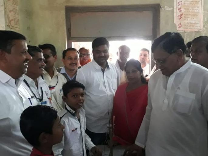 Taluka science exhibition at Dahigao in Yaval taluka | यावल तालुक्यातील दहिगाव येथे तालुका विज्ञान प्रदर्शन Taluka science exhibition at Dahigao in Yaval taluka | यावल तालुक्यातील दहिगाव येथे तालुका विज्ञान प्रदर्शन