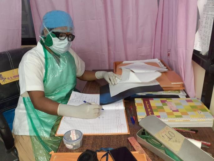 She lost her motherly love and sonly love in front of patriotism: The compassionate story of district hospital superintendent Sunita Vakar | देशप्रेमापुढे तिने मातृप्रेम आणि पुत्रप्रेम आटवले : जिल्हा रुग्णालयातील अधिपरिचरिका सुनीता वक्तेची करूण कहाणी She lost her motherly love and sonly love in front of patriotism: The compassionate story of district hospital superintendent Sunita Vakar | देशप्रेमापुढे तिने मातृप्रेम आणि पुत्रप्रेम आटवले : जिल्हा रुग्णालयातील अधिपरिचरिका सुनीता वक्तेची करूण कहाणी