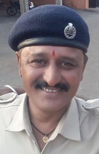 A forest ranger from Pal was killed on the spot in an accident near Bamnod | बामणोदजवळील अपघातात पाल येथील वनरक्षक जागीच ठार A forest ranger from Pal was killed on the spot in an accident near Bamnod | बामणोदजवळील अपघातात पाल येथील वनरक्षक जागीच ठार