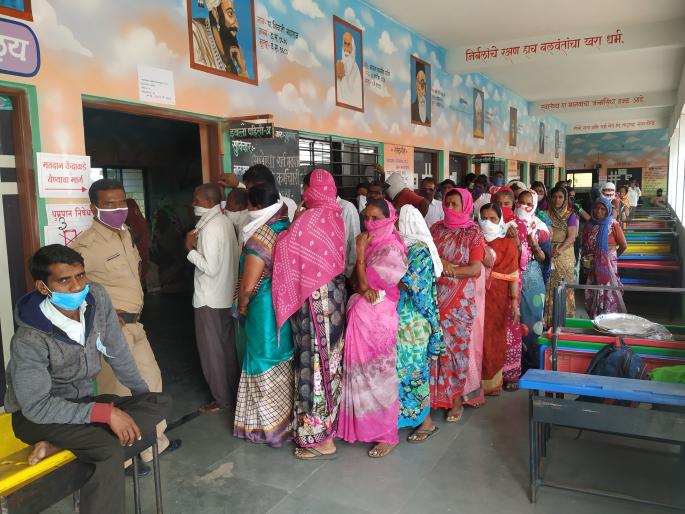 73.95 per cent turnout in Sacora | साकोरा येथे ७३.९५ टक्के मतदान 73.95 per cent turnout in Sacora | साकोरा येथे ७३.९५ टक्के मतदान