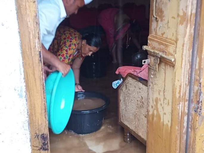 The first rain in Thangaon caused misery to the citizens | ठाणगाव येथे पहिल्याच पावसाने नागरिकांची दैना The first rain in Thangaon caused misery to the citizens | ठाणगाव येथे पहिल्याच पावसाने नागरिकांची दैना