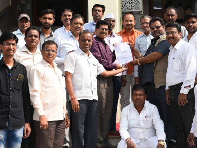 Sinhala municipal employees' protest movement | सिन्नरला नगरपरिषद कर्मचाऱ्यांचे धरणे आंदोलन Sinhala municipal employees' protest movement | सिन्नरला नगरपरिषद कर्मचाऱ्यांचे धरणे आंदोलन