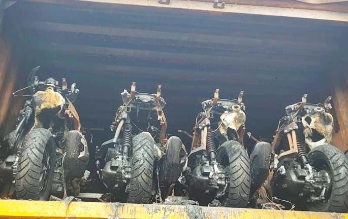 ‘The Burning Container’; Solapurkar rushed to the aid of a burnt container in Kanpur | ‘द बर्निंग कंटेनर’ ; कानपूरच्या जळीतग्रस्त कंटेनरच्या मदतीला धावले सोलापूरकर ‘The Burning Container’; Solapurkar rushed to the aid of a burnt container in Kanpur | ‘द बर्निंग कंटेनर’ ; कानपूरच्या जळीतग्रस्त कंटेनरच्या मदतीला धावले सोलापूरकर