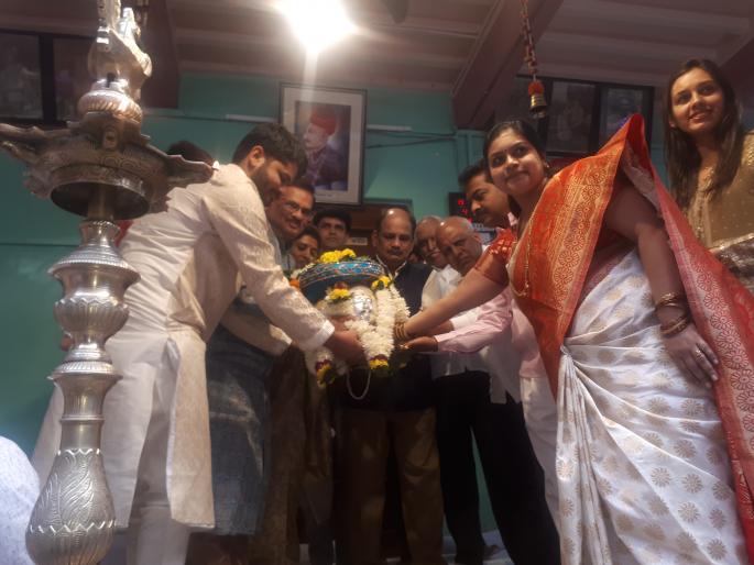 Trimbakeshwar a silver punchy mask | त्र्यंबकेश्वरला चांदीचा पंचमुखी मुखवटा