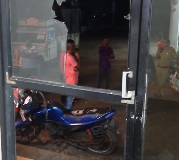 Robbery at a petrol pump in Tisgaon Shivara | तिसगाव शिवारात पेट्रोलपंपावर लूट Robbery at a petrol pump in Tisgaon Shivara | तिसगाव शिवारात पेट्रोलपंपावर लूट