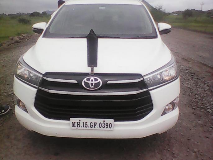 Suspicious car on Saputara road | सापुतारा रस्त्यावर संशयास्पद कार Suspicious car on Saputara road | सापुतारा रस्त्यावर संशयास्पद कार