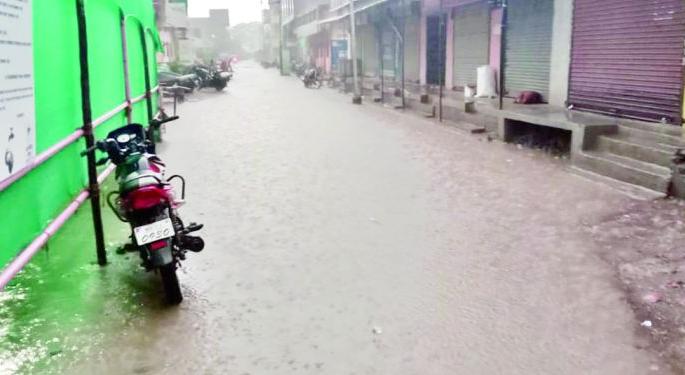 Heavy rains for second day in a row in Washim district! | वाशिम जिल्ह्यात सलग दुसऱ्या दिवशीही दमदार पाऊस ! Heavy rains for second day in a row in Washim district! | वाशिम जिल्ह्यात सलग दुसऱ्या दिवशीही दमदार पाऊस !