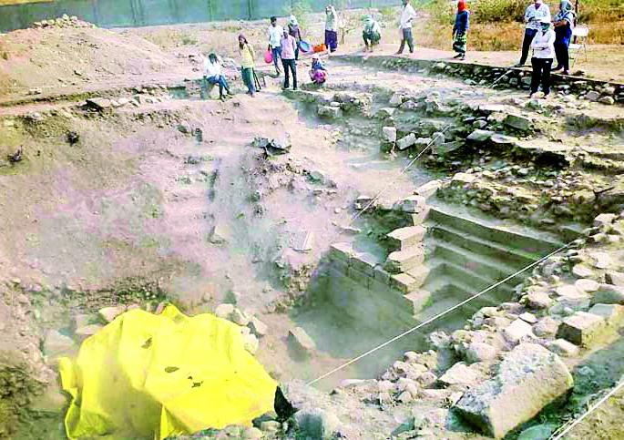 Antique foundry found in the excavator at Kelzer | केळझर येथील उत्खननात सापडली पुरातन बावडी Antique foundry found in the excavator at Kelzer | केळझर येथील उत्खननात सापडली पुरातन बावडी