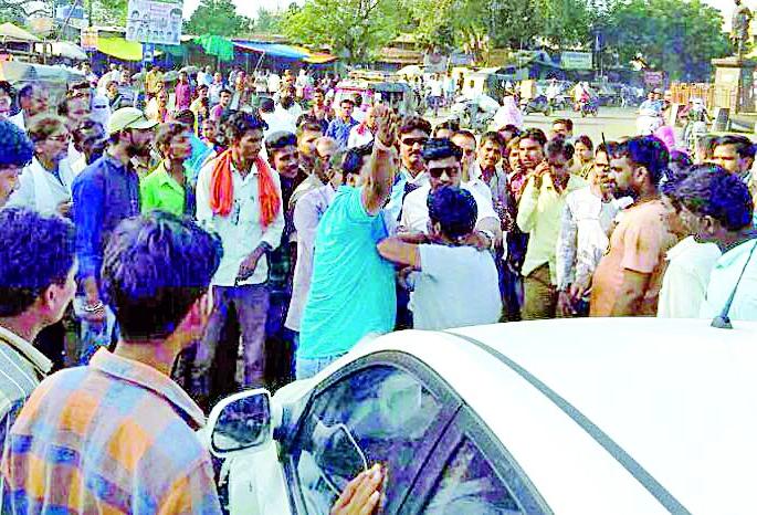 One injured in a car-bike accident | कार-दुचाकीच्या अपघातात एक जखमी