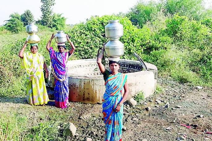 Due to low rainfall due to very low rainfall | अत्यल्प पावसामुळे दुष्काळाचे सावट Due to low rainfall due to very low rainfall | अत्यल्प पावसामुळे दुष्काळाचे सावट
