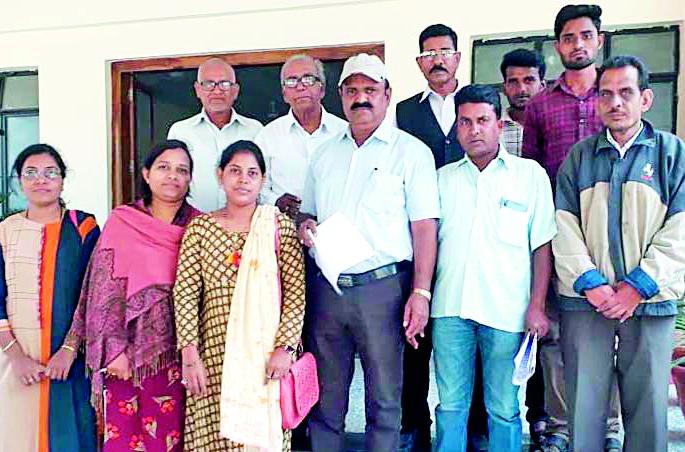 Please give reservations to Dhangars before, after which recruit employees | धनगरांना आधी आरक्षण द्या, नंतरच कर्मचाऱ्यांची मेगाभरती करा Please give reservations to Dhangars before, after which recruit employees | धनगरांना आधी आरक्षण द्या, नंतरच कर्मचाऱ्यांची मेगाभरती करा