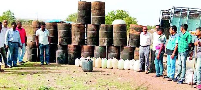 'Wash-out' on a whiteboard | पांढरकवडा बेड्यावर ‘वॉश आऊट’