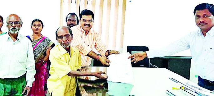 Leaving the lease, facing the groove | पट्टे रखडल्याने रमाई घरकूल अडचणीत Leaving the lease, facing the groove | पट्टे रखडल्याने रमाई घरकूल अडचणीत