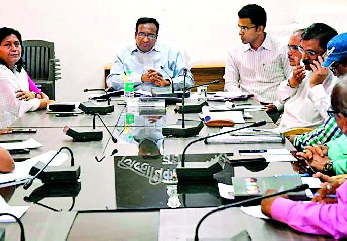 Complete the water works by March 30 | पाणीपुरवठ्याची कामे ३० मार्चपर्यंत पूर्ण करा