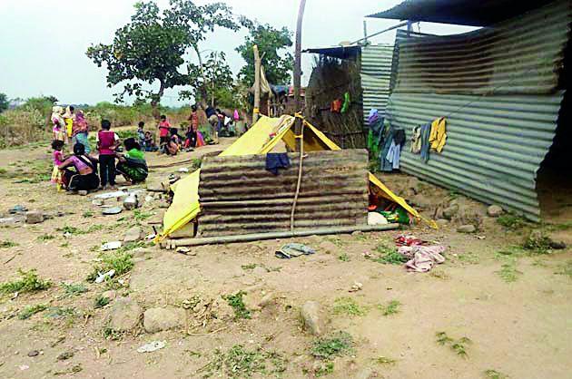 Death of a two-year-old after being carried across the water | पाण्यात वाहून गेल्याने दोन वर्षाच्या युवराजचा मृत्यू Death of a two-year-old after being carried across the water | पाण्यात वाहून गेल्याने दोन वर्षाच्या युवराजचा मृत्यू