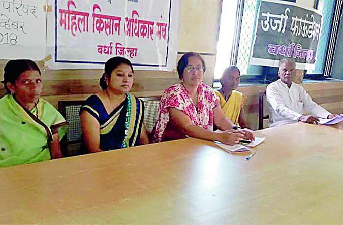 The question of women in the family of suicide victims will be questioned | आत्महत्याग्रस्त शेतकरी कुटुंबातील महिलांचे प्रश्न रेटणार The question of women in the family of suicide victims will be questioned | आत्महत्याग्रस्त शेतकरी कुटुंबातील महिलांचे प्रश्न रेटणार