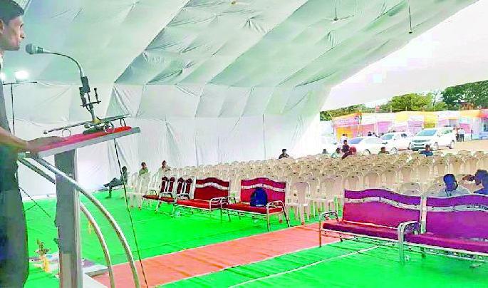 Farmers' back to the Agricultural Festival | कृषी महोत्सवाकडे शेतकऱ्यांची पाठ Farmers' back to the Agricultural Festival | कृषी महोत्सवाकडे शेतकऱ्यांची पाठ