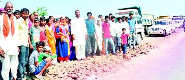 On the road to Ratnapur, against BuildCon | बिल्डकॉनच्या विरोधात रत्नापूरवासी रस्त्यावर On the road to Ratnapur, against BuildCon | बिल्डकॉनच्या विरोधात रत्नापूरवासी रस्त्यावर