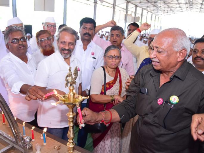 Government pursues selfishness by lowering onion prices: Lalit Bahale | कांद्याचे दर पाडून सरकार साधते स्वार्थ : ललित बहाळे Government pursues selfishness by lowering onion prices: Lalit Bahale | कांद्याचे दर पाडून सरकार साधते स्वार्थ : ललित बहाळे